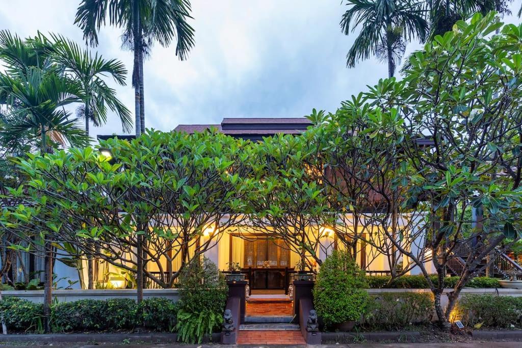 Sclass & Swimming Pool , 10 Min From Airport 別墅 清迈